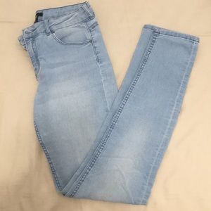 H&M light wash skinny jeans